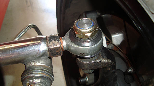 The upper and lower suspension ball joints