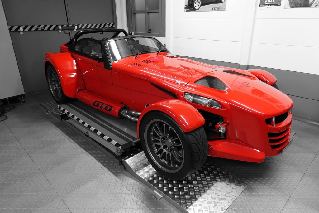 Purchasing the perfect hoist for your Donkervoort