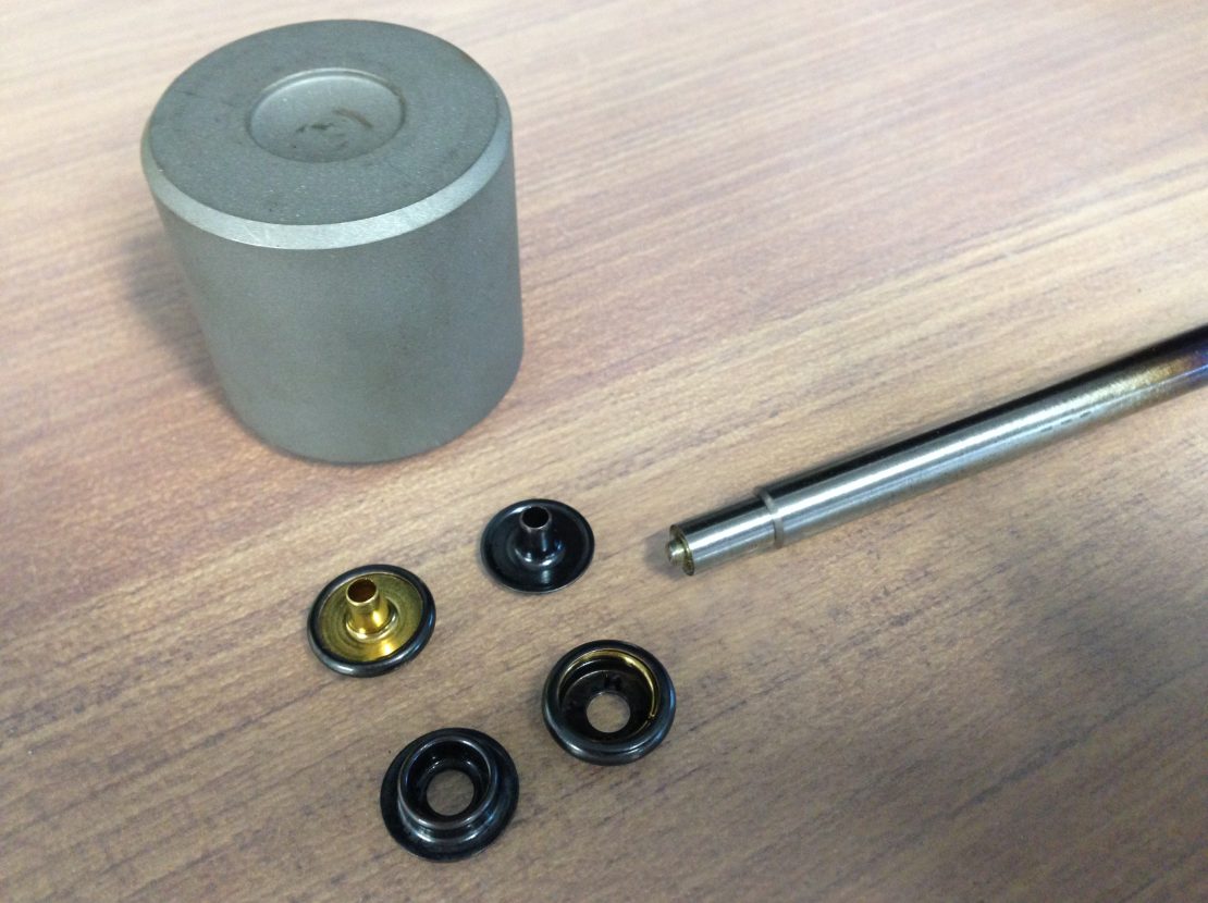 Press studs repair Donkiespeed.nl